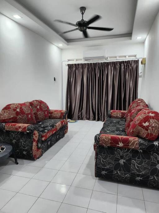 万津D'Haja 61 Klia Sepang With 3 Airconds & Wifi别墅 外观 照片
